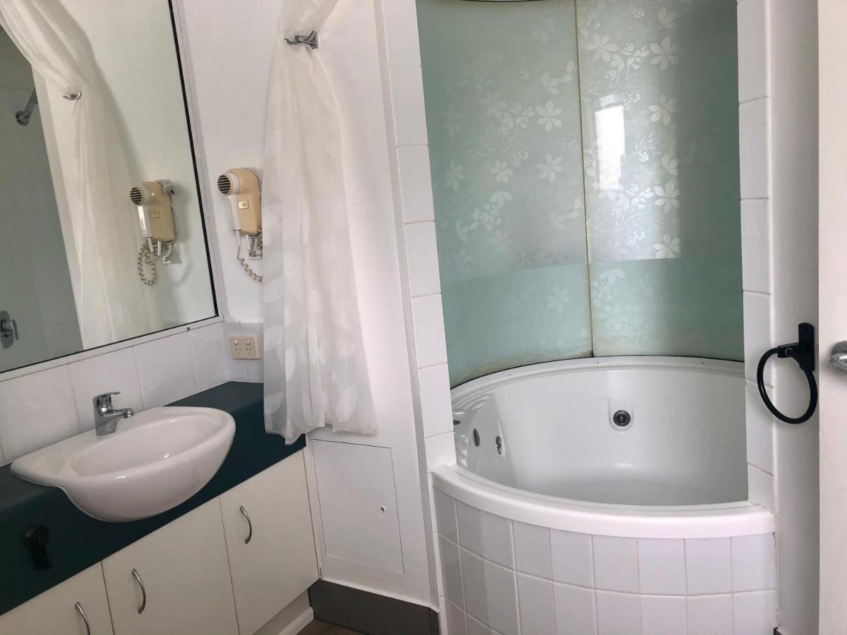 Apartment In 4* Resort - Pool Views - Great Location Noosaville Luaran gambar